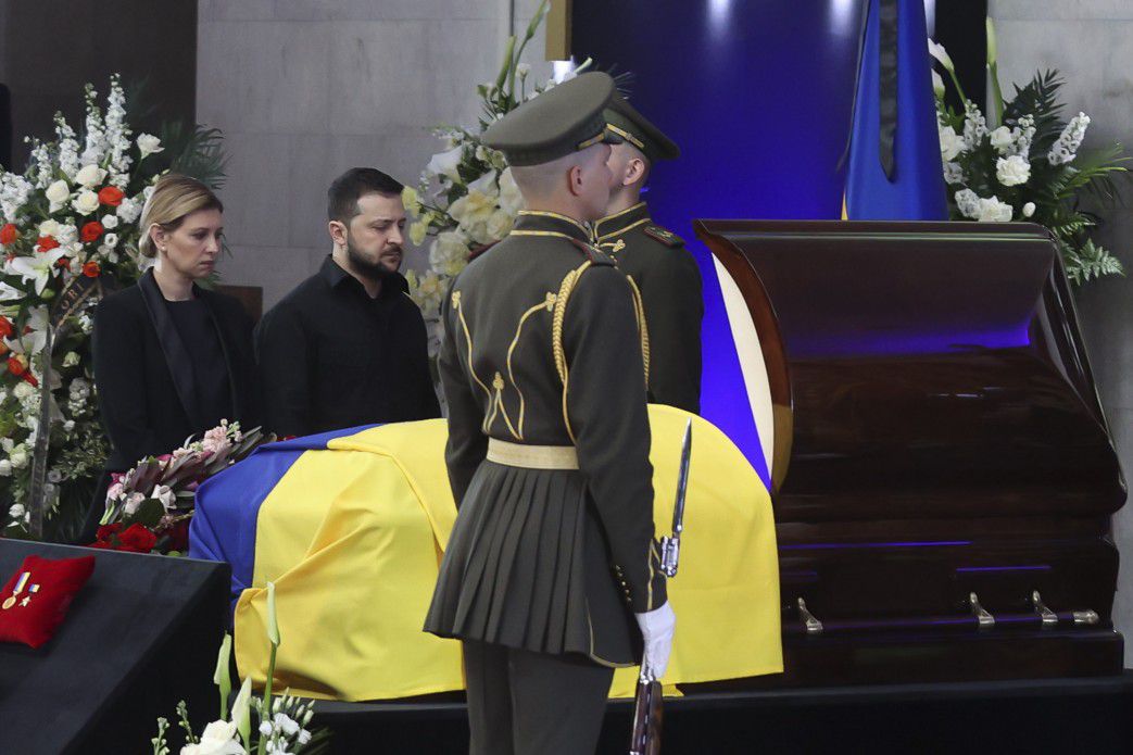Президентське подружжя взяло участь у церемонії прощання з Леонідом Кравчуком